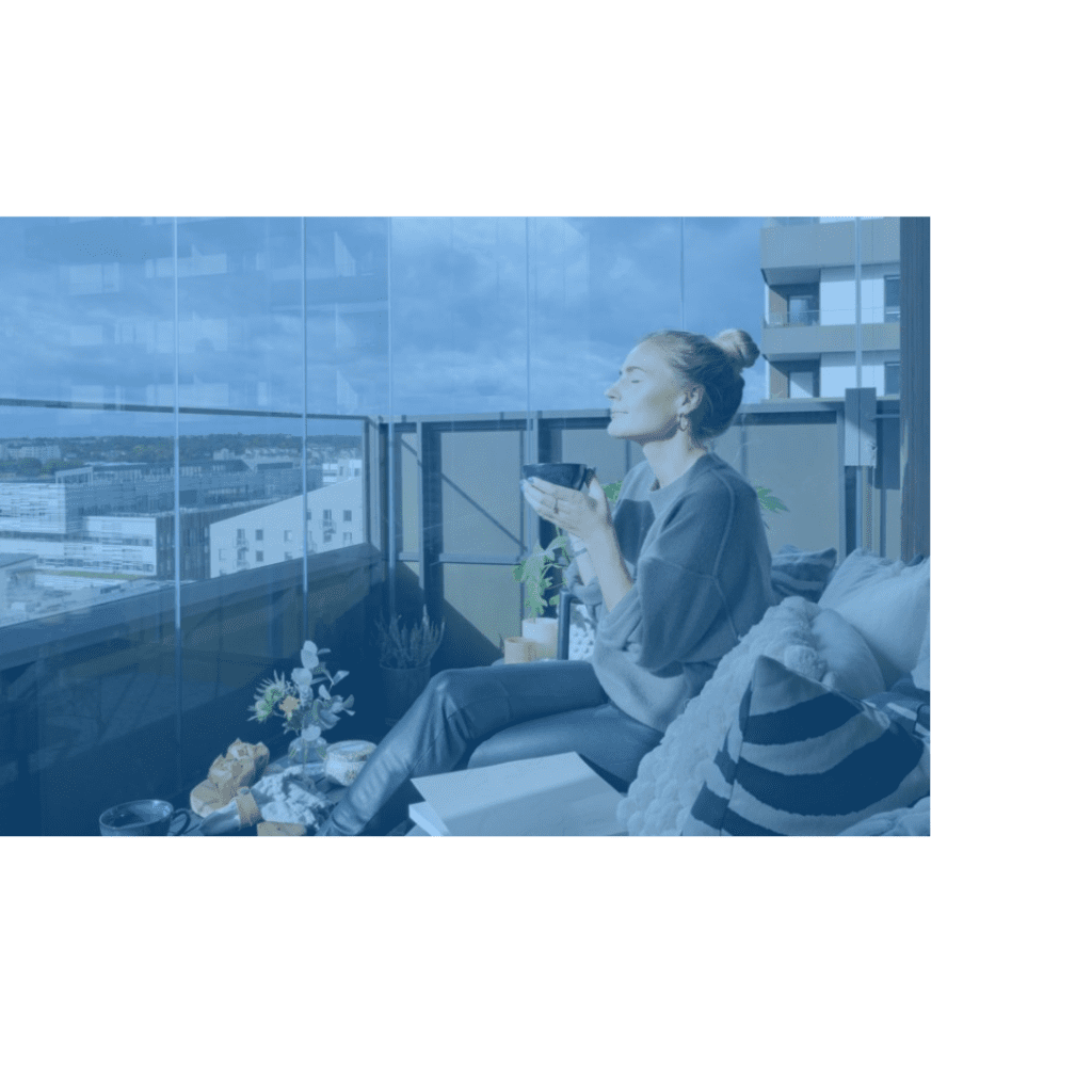ENCLOSED BALCON