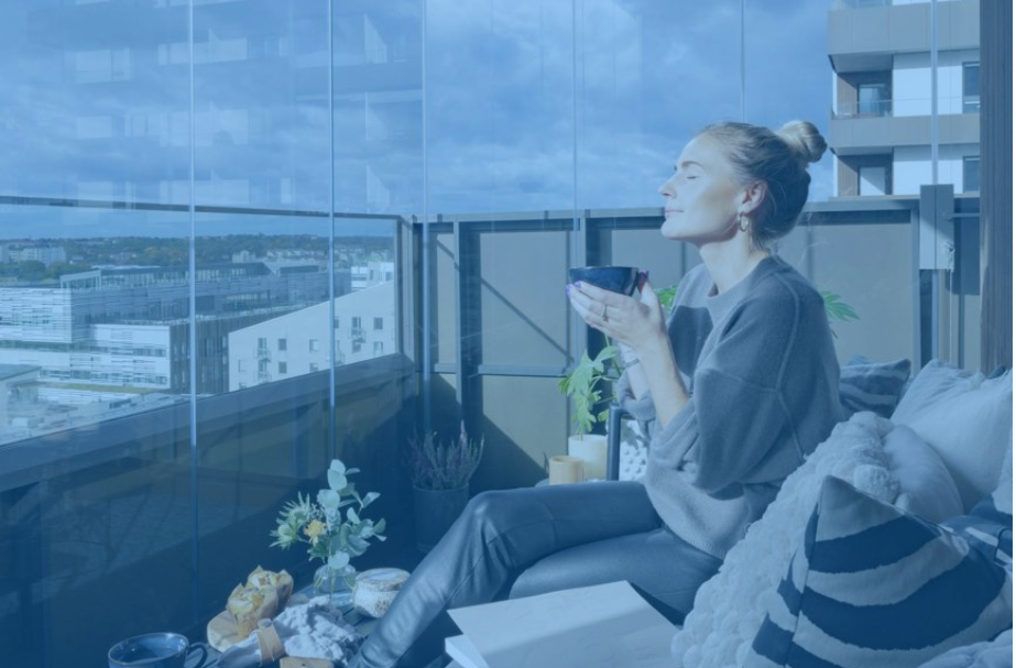 ENCLOSED BALCON